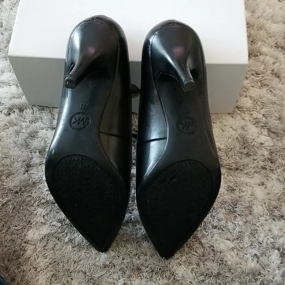 Shoes - Picture 4 of 4